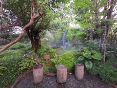 -Chom Cafe and Restaurant