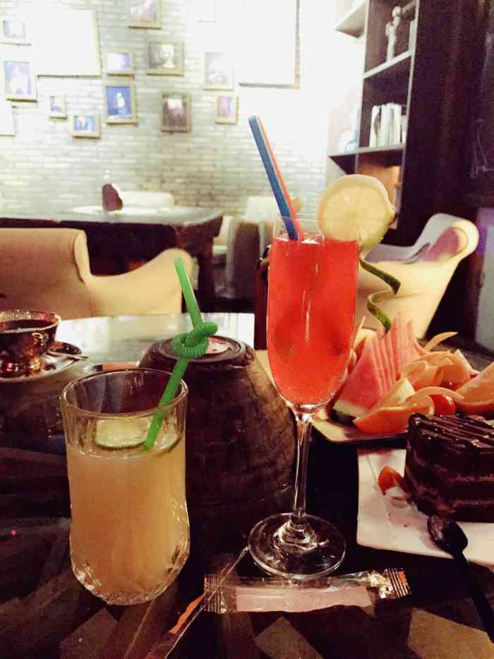 嘉兴月河酒吧一条街去过多次但这一次去的是叫木头酒吧这里场地比较大