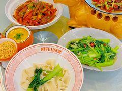 -阿瓦山寨·湘菜现炒·剁椒鱼头王(咸阳总店)