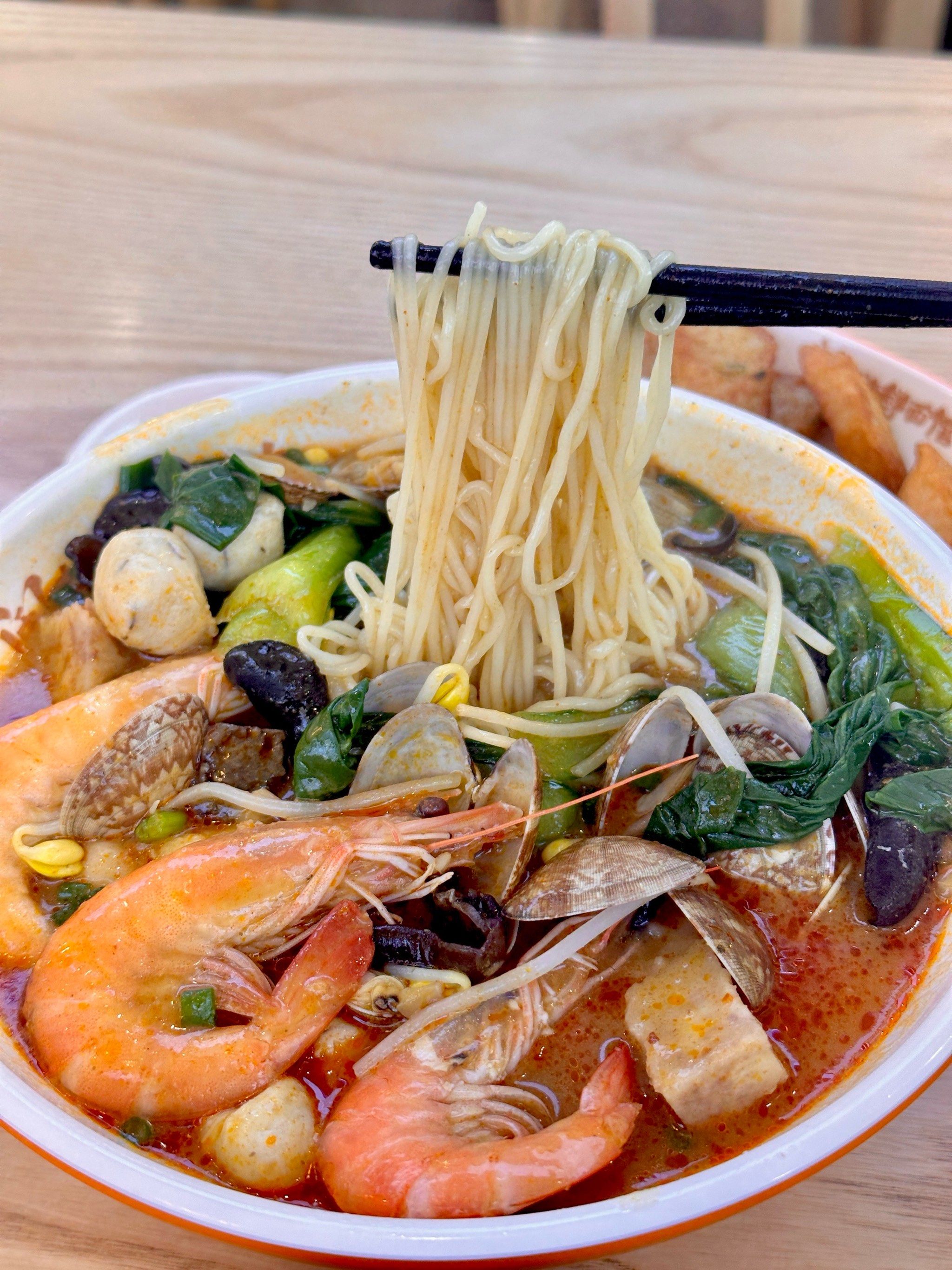 这碗海鲜面绝啦!就是这个闽南味儿