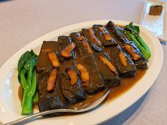 鲍汁松茸焖黑豆腐-新雅(丰盛里店)