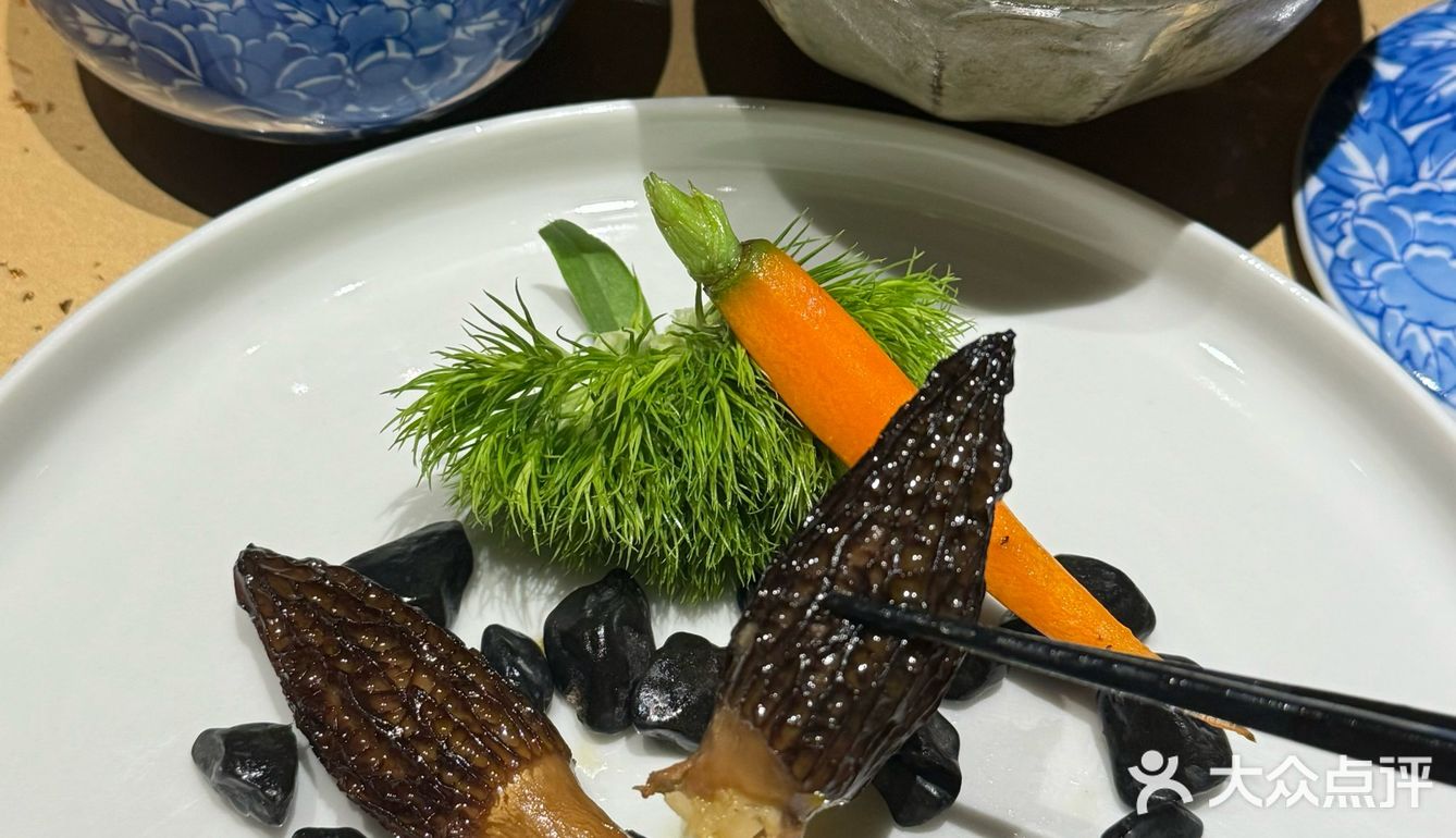 板前和包厢都有，仪式感拉满～- 菌菇釜饭