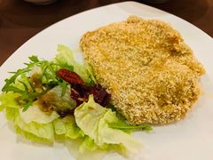 崇明生态猪炸猪排配辣酱油-红房子西菜馆(淮海中路店)