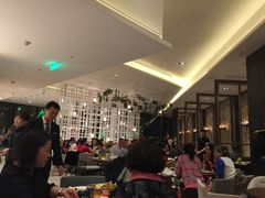 等位区-松咖啡自助餐厅·松北香格里拉