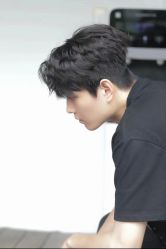 -一家只做男发烫染的店