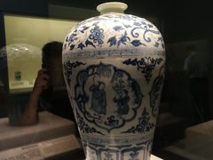 国宝-元代青花瓷四爱图梅甁-湖北省博物馆