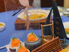 刺身鱼雕三文鱼拼盘-东方御花园酒店