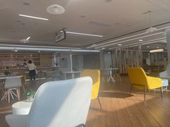 -上海宝信宝马4S店