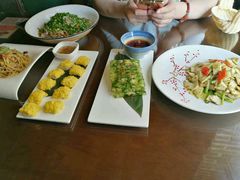 -东口码头·烧鸽子·鱼头泡饼·地方菜(金鹰悦城店)