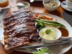 -Chom Cafe and Restaurant