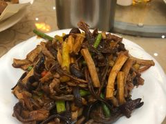 鹿茸菌炒牛柳-联邦酒楼