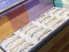 -LOOK眼镜·蔡司依视路配镜(宝山万达店)