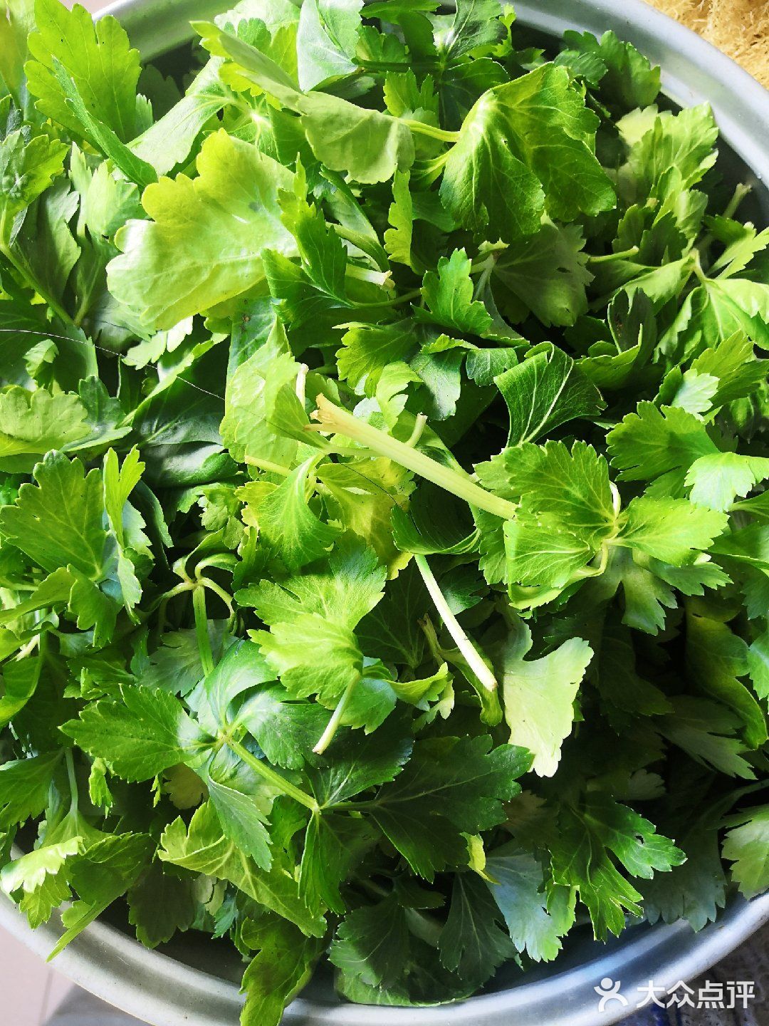 芹菜叶黑燕麦馒头