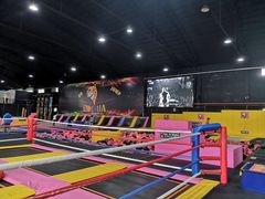 -嘿哟动霸CHUA·新潮玩运动娱乐中心·蹦床滑冰团建乐园