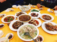 萝卜炖肘子-荣生萝卜汤饭店