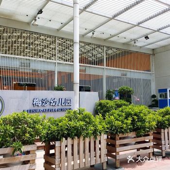 特设双班主任制(即英文班主任+中文班主任)全天跟班