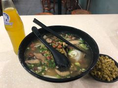 -龙记桂林米粉(财满街店)