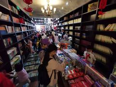 -钟书阁(松江泰晤士小镇店)