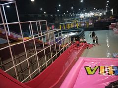-嘿哟动霸CHUA·新潮玩运动娱乐中心·蹦床滑冰团建乐园
