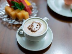 -百灵希尔顿逸林酒店大堂吧