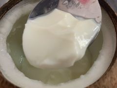 原只椰子炖蛋白-黄师奶甜品店