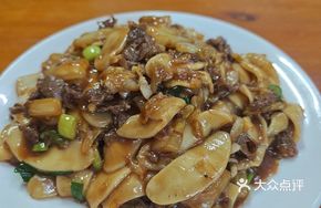 Stir-Fried Beef with Rice Noodles