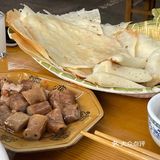 招呼着就坐下开始点餐 因为坐在室外