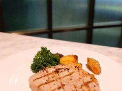 慢煮黑毛豬鞍扒配菠蘿醬-La Mer Restaurant & Lounge