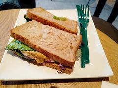 吞拿鱼彩蔬大嘴三明治-星巴克(天津佛罗伦萨小镇店)