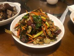 折耳根拌胡豆-天回镇何氏豆腐(总店)