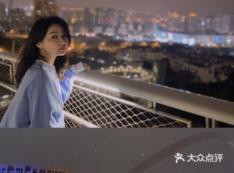 在城市上空自由漫步 又多了一个