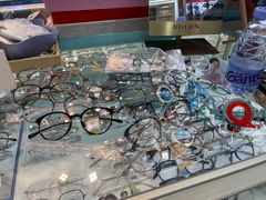-上海网星眼镜批发·蔡司依视路官方授权(三叶眼镜城店)