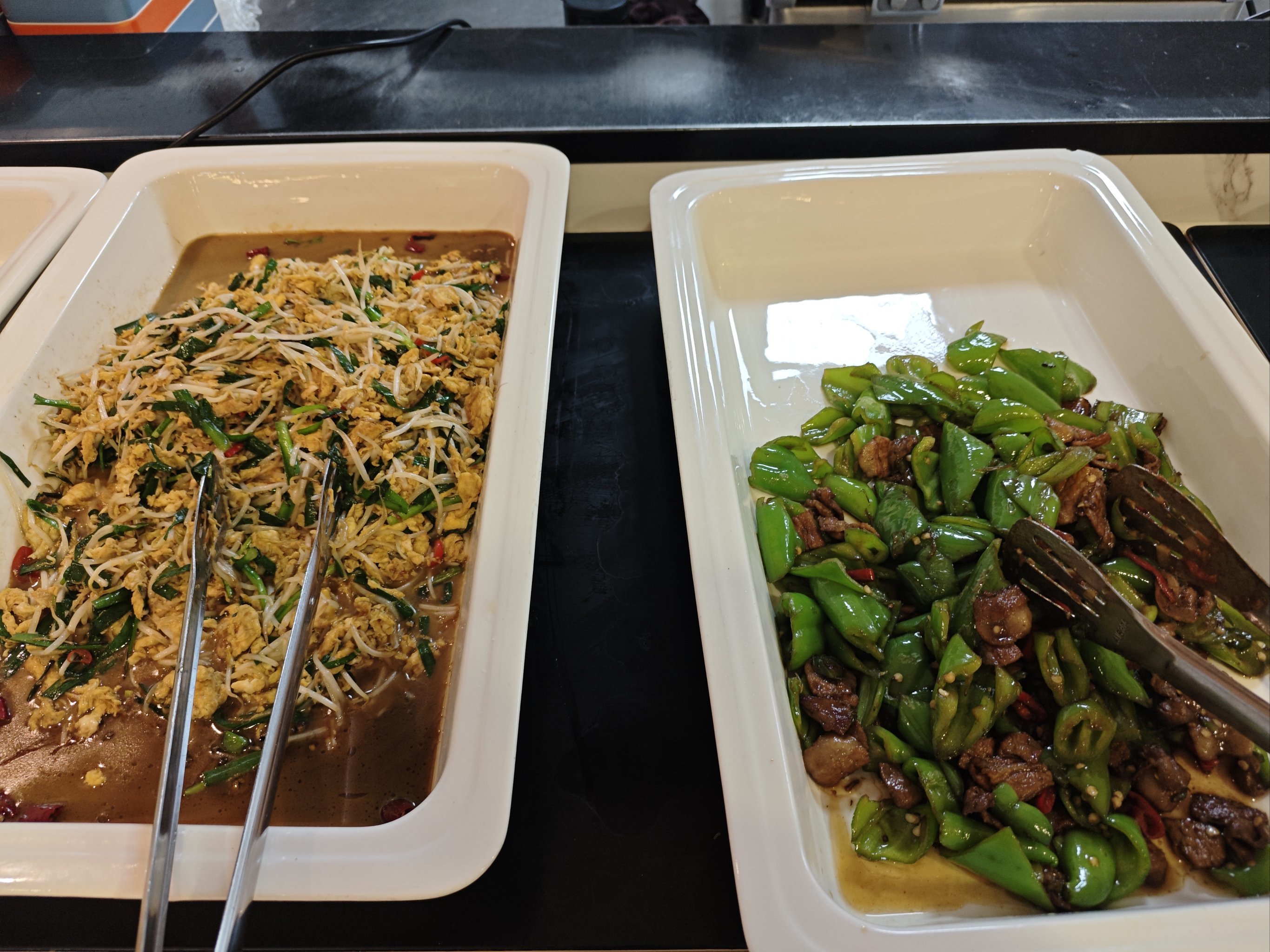 北航北区食堂三层的自助餐,校外人员35元/人