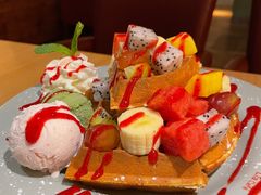 水果华夫饼-Lia Cafe Bar Restaurant松山咖啡屋