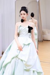 -曼青婚纱礼服馆