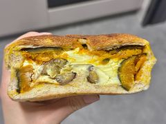 全麦南瓜栗子乳酪包-追光 Dream Bakery(汉街店)