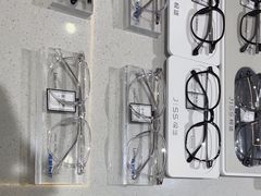 -视野联行眼镜•蔡司•依视路(温江店)