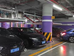 -白玉兰广场停车场