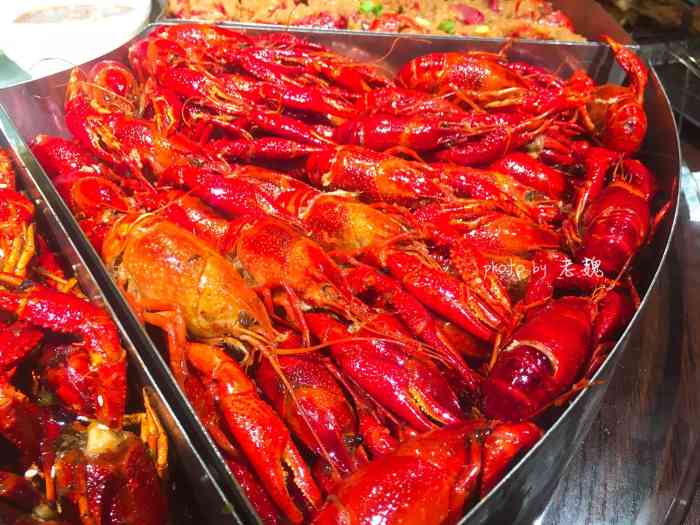 巴陵亿口香-"好吃又霸气的龙虾宴,整整一大桌子,味道很.