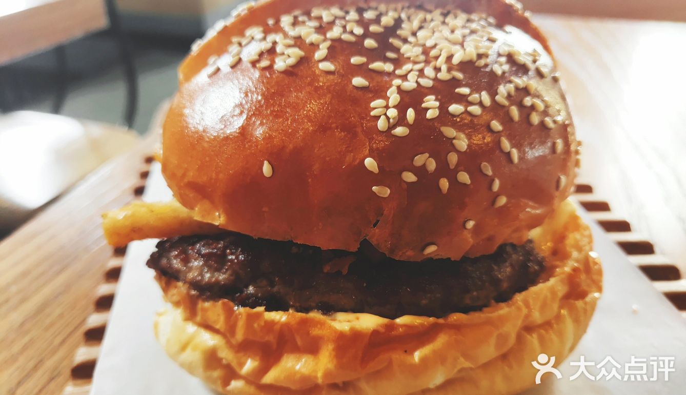 在悠航鲜啤品味屡获殊荣的明星薯条汉堡 