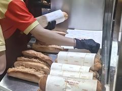 -Bánh Mì Huynh Hoa
