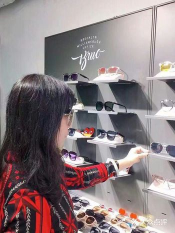 被闺蜜拽来潘家园配眼镜，去的不是眼镜城，而是写字楼