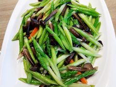 芦笋炒鸡枞菌-味莊·青岛菜(云霄路店)
