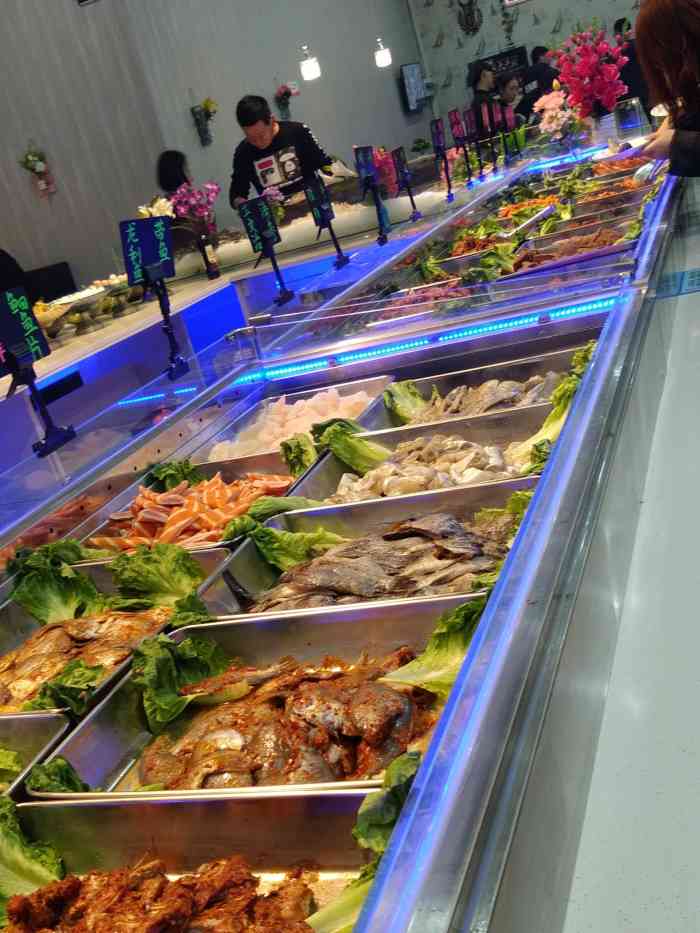尚品宫海鲜烤肉火锅自助餐厅-"火锅烤肉自助一内的 火锅是清汤 红油
