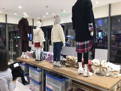 陈列展台-优衣库(上海金桥国际商业广场店)