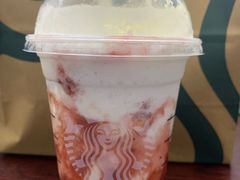 紅颜草莓椰椰星冰乐-星巴克臻选(武汉首义汇店)