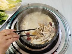 -南渝食府.墨脱石锅松茸鸡