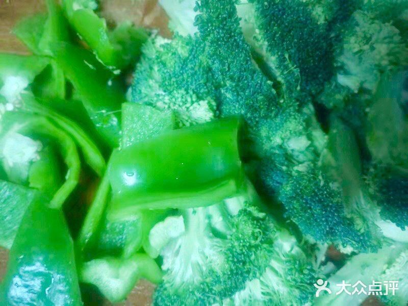 美味年夜菜之青椒小炒西兰花