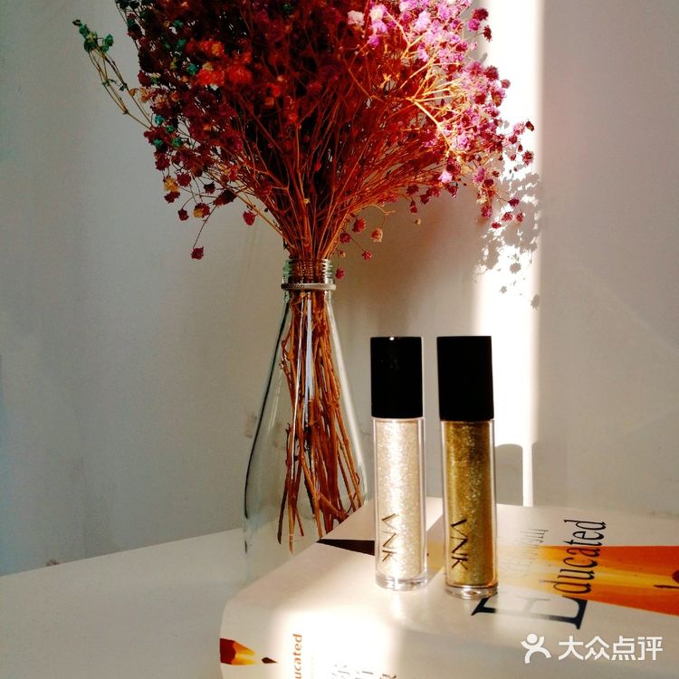 V  NEED  KISS   国货彩妆冲鸭[鸭子]