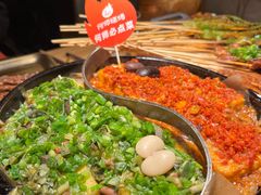 -何师烧烤·小龙虾·江湖川菜·精酿啤酒(成温店)